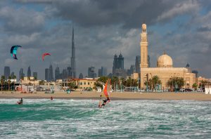 Пляж Kite Beach в Дубае в 2024 году.