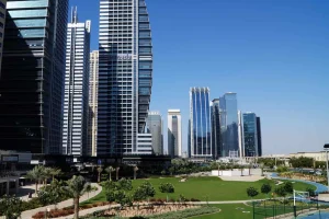 Район Jumeirah Lakes Towers JLT в 2024 году.