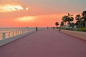 Прогулка по набережной Palm Jumeirah Boardwalk в 2024 году.