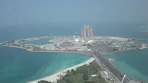 Смотровая площадка Observation Deck at 300 в Абу Даби.