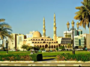 Мечеть Шарджи (Sharjah Mosque) в ОАЭ.